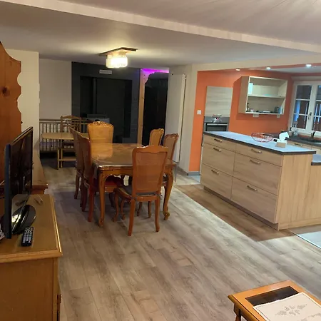 Les Cigognes De Nocleg ze śniadaniem