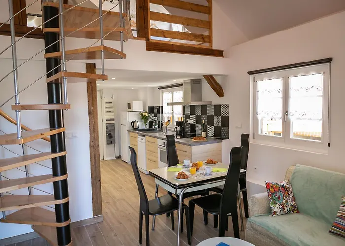 Bed & Breakfast Les Cigognes De 3*